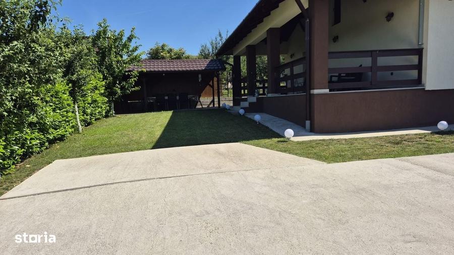 Casă cu 3 camere în Crișeni