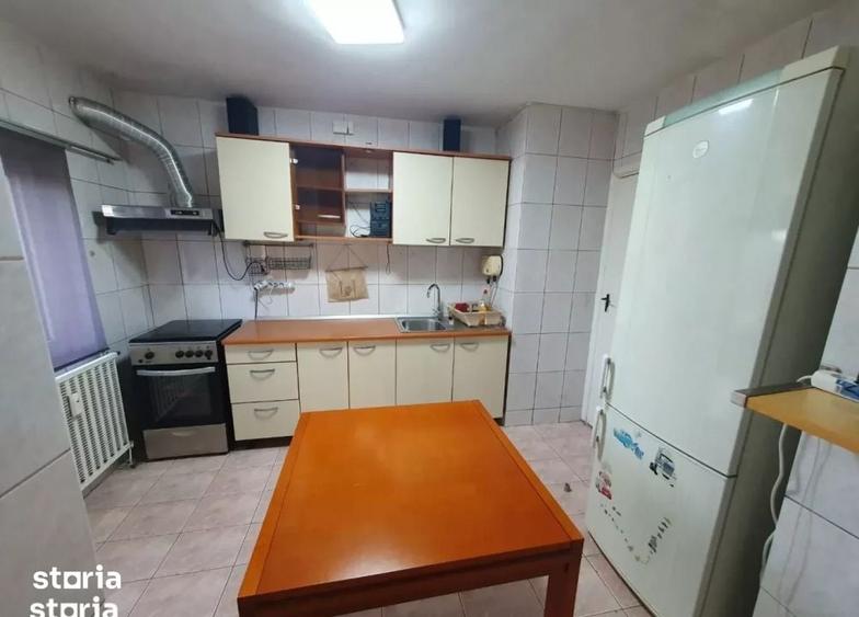 Apartament 3 camere - decomandat - 18