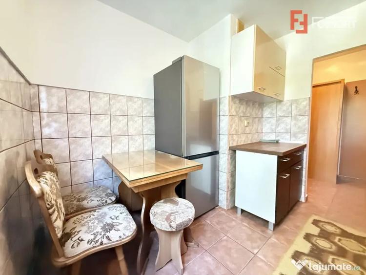 Apartament cu 3 camere semidecomandat în Dacia