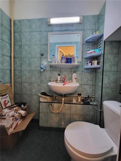 Apartament cu 3 camere semidecomandat în Titan
