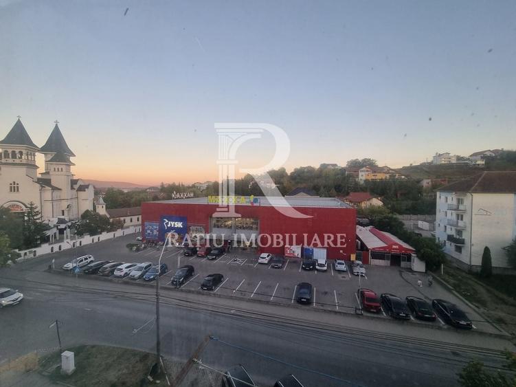 Apartament cu 2 camere semidecomandat, mobilat în Micro 15