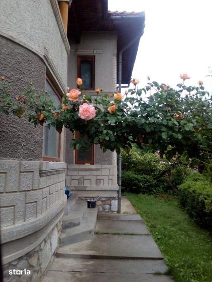 Casă cu 6 camere cu Teren 2559 Mp în Peștișani