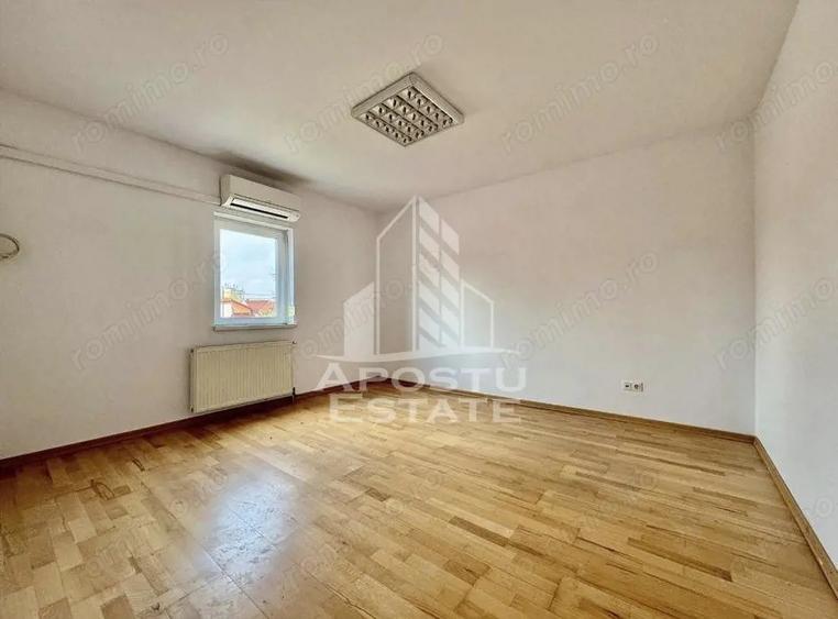 Casă cu 7 camere cu Teren 500 Mp în Bălcescu