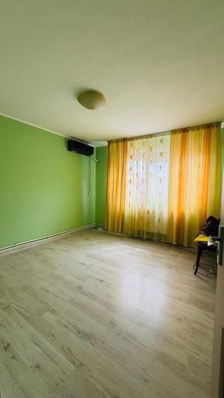 Apartament cu 2 camere în Micro 20