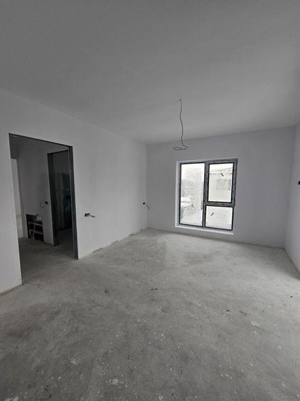 Casă individuală cu 4 camere cu Canalizare în Central