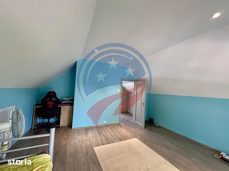 Casă cu 6 camere cu Teren 1105 Mp în Cârcea