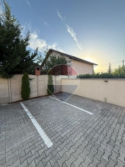 Apartament cu 3 camere decomandat, mobilat în Dumbrăvița