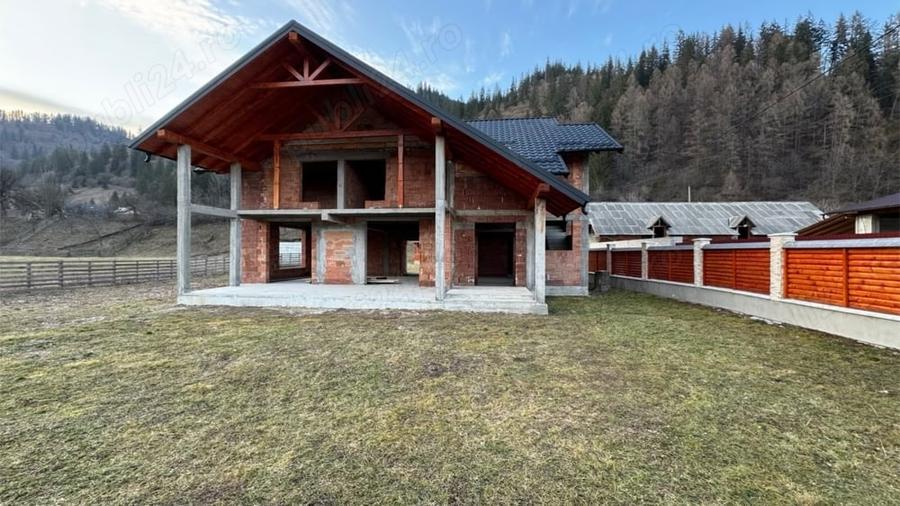 Casă cu 5 camere cu Teren 2189 Mp în Sadova