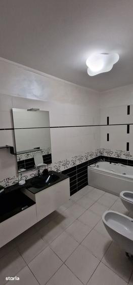 Apartament cu 3 camere decomandat în Cazino