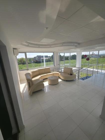 Spațiu comercial, de 4,850 mp, în Vest