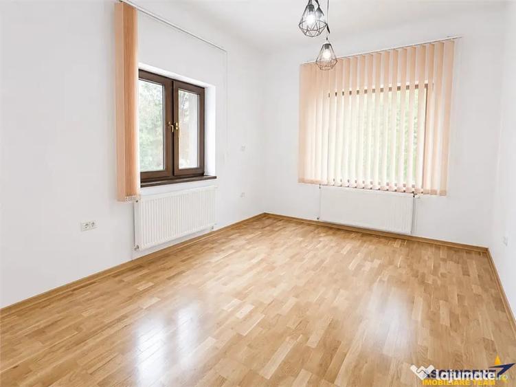 Casă cu 3 camere cu Teren 330 Mp în Central