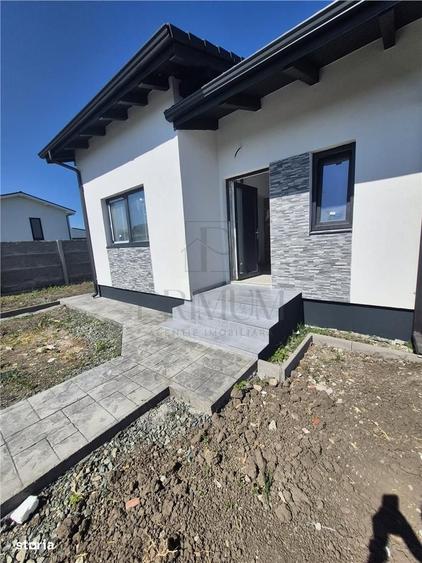 Casă cu 3 camere în Moșnița Veche