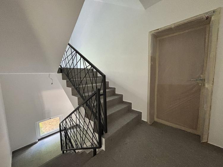 Apartament cu 3 camere decomandat în Exterior Vest