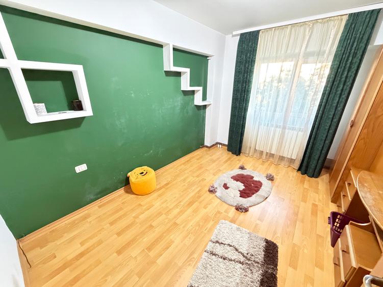 Apartament cu 3 camere decomandat în Nicolina
