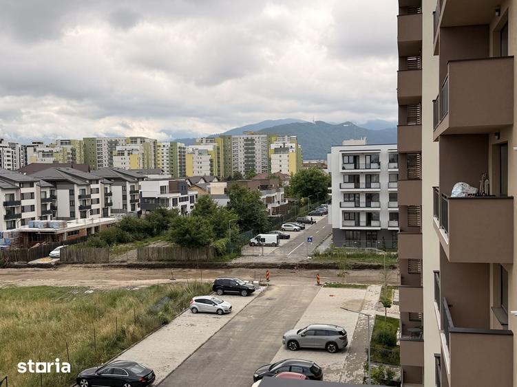Apartament cu 3 camere decomandat în Tractorul