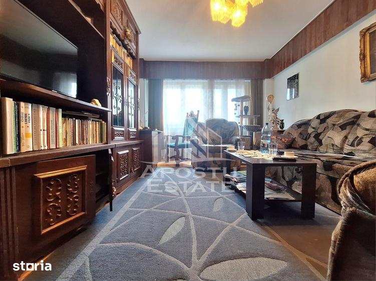 Apartament cu 4 camere decomandat în Aurel Vlaicu