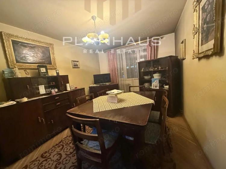 Vintage apartament 4 camere, B-dul Bucure?ti / Regele Mihai,decomandat etaj 2 - 11