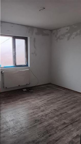 Casă individuală cu 3 camere cu Canalizare în Vișan