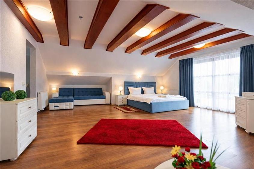 Hotel/Pensiune, de 3,200 mp, în Exterior Est