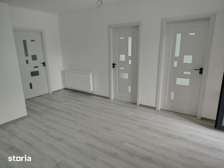 Casă cu 5 camere cu Teren 550 Mp în Braniștea
