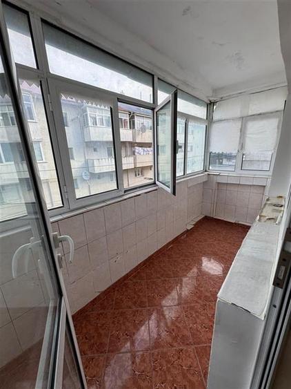 Apartament cu 3 camere decomandat în Câmpineanca