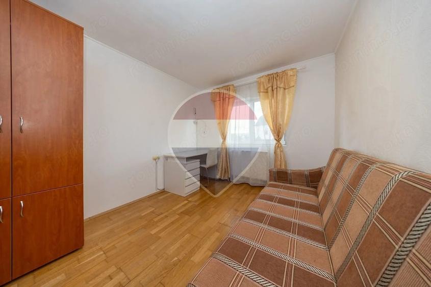 Apartament cu 3 camere decomandat în Tractorul