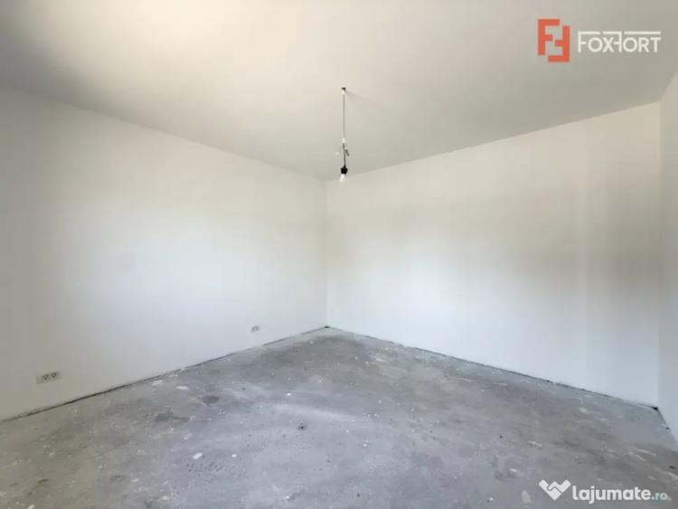 Casă cu 5 camere cu Teren 583 Mp în Săcălaz