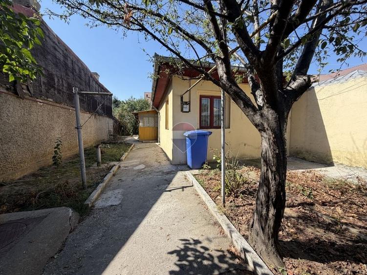 Casă cu 3 camere cu Teren 251 Mp în Andronache