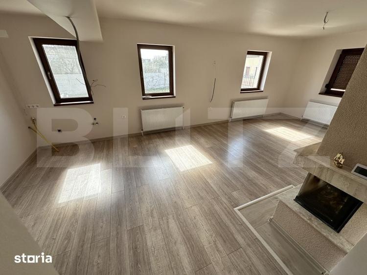 Casă cu 7 camere cu Teren 3200 Mp în Băcia