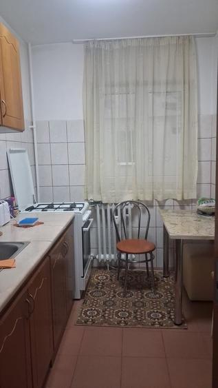 Apartament cu 3 camere decomandat în Drumul Taberei