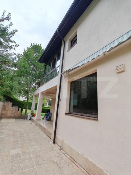 Casă cu 5 camere cu Teren 1000 Mp în Central