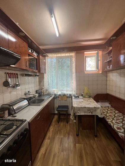 Apartament cu 3 camere decomandat în Botizului