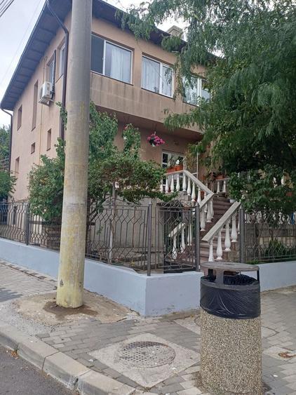 Casă cu 5 camere cu Canalizare în Central