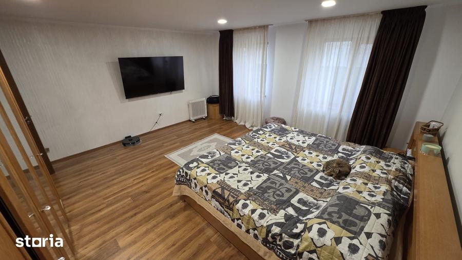 Casă cu 6 camere cu Teren 960 Mp în Câmpineanca