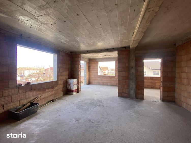 Casă cu 5 camere cu Teren 200 Mp în Sânmihaiu Român