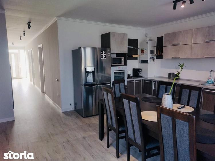 Casă cu 7 camere cu Teren 1025 Mp în Central