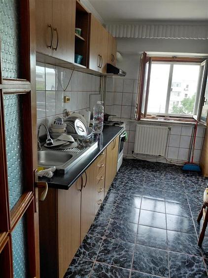 Apartament cu 3 camere decomandat în Buzaului