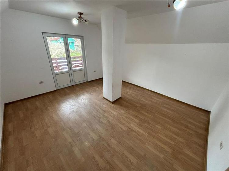 Duplex cu 3 camere cu Teren 453 Mp în Exterior Est