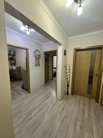 Apartament cu 3 camere decomandat în Exterior Vest