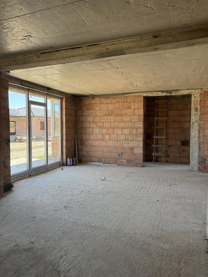Casă cu 4 camere în Săsar
