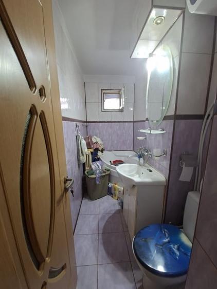 Apartament cu 2 camere semidecomandat, mobilat în Craiovița Nouă
