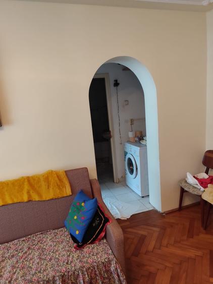 Apartament cu 2 camere semidecomandat în Craiovei