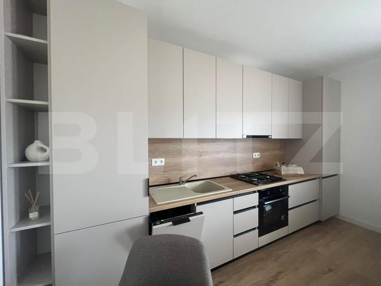 Apartament cu 2 camere semidecomandat, mobilat în Florești