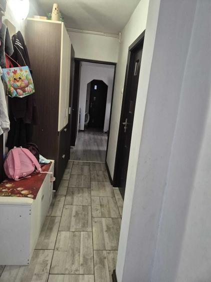 Apartament cu 3 camere semidecomandat în Exterior Vest