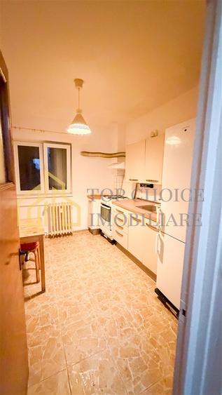 Apartament cu 3 camere semidecomandat, mobilat în 1 Mai