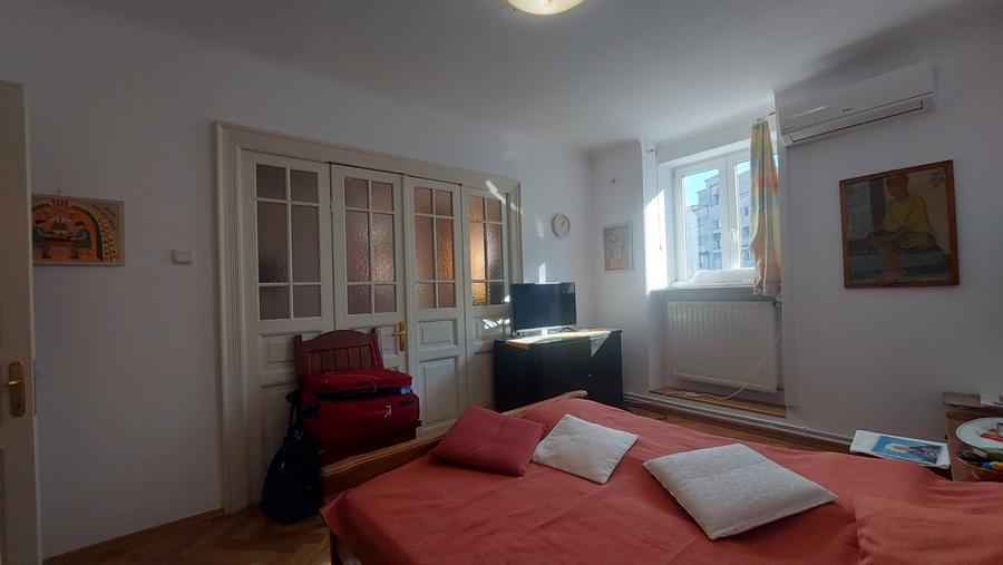 Apartament cu 4 camere decomandat în Națiunile Unite