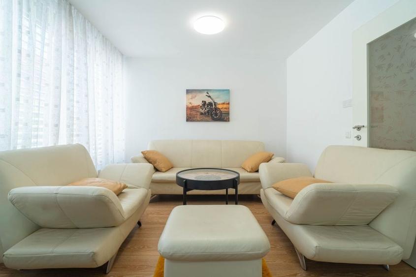 Apartament cu 2 camere decomandat în UTA