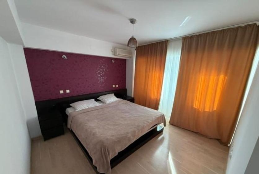 Apartament cu 3 camere decomandat în Dristor