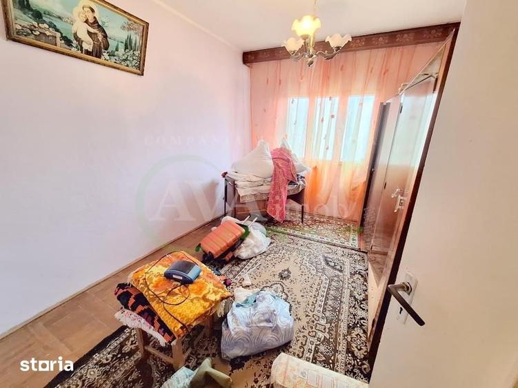 Apartament cu 4 camere decomandat în Narcisa