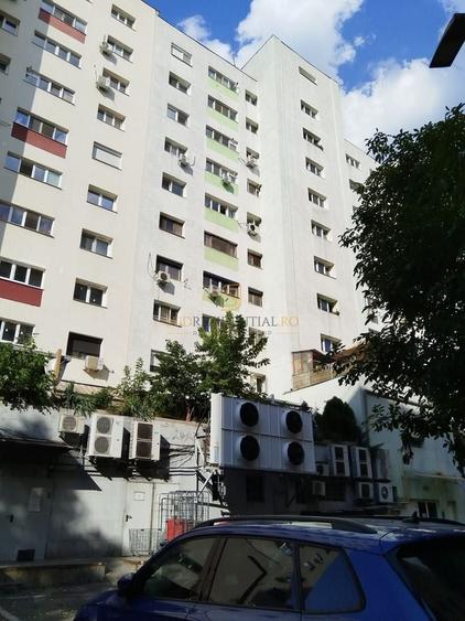 Apartament cu 4 camere decomandat în Olteniței